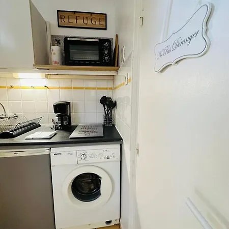 2 In The Heart Of The Residential Area Of Velpeau *